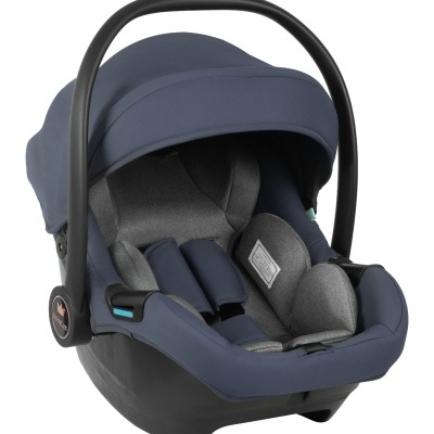 Cadeira auto para bebé azul e cinzenta com arnês acolchoado e cobertura