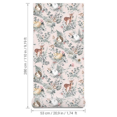 Rolo de papel de parede com padrão de animais e folhas sobre fundo rosa claro