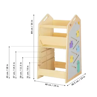 Estante de madeira natural com divisórias e painel lateral colorido
