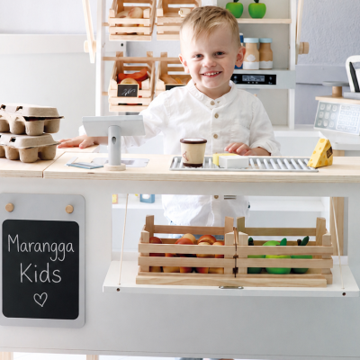 Loja de brinquedo em madeira com frutas e legumes, caixa registadora e painel Marangga Kids