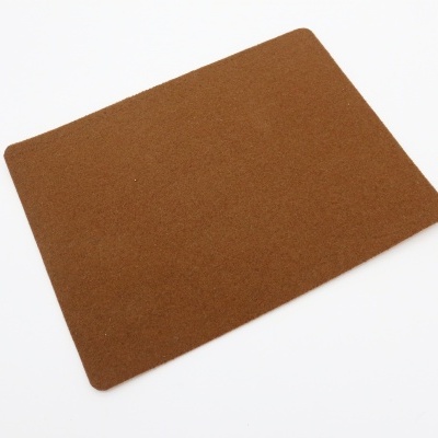 Tapete rectangular castanho de textura felpuda