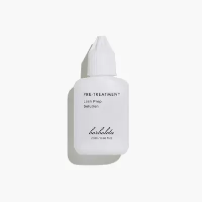 Frasco branco pequeno de plástico com tampa de rosca e texto preto