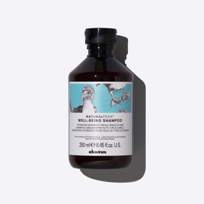 Frasco de champô Naturaltech Well-Being Shampoo da Davines com etiqueta ilustrada de aves
