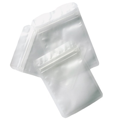 dois sacos transparentes de plástico com fecho zip