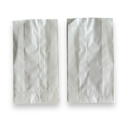 Bolsas de papel branco pequenas com costura