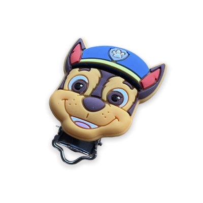 Prendedor de borracha com rosto de cão animado e chapéu azul