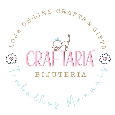 Logótipo circular com texto alusivo a loja online de bijuteria artesanal com um gato estilizado e uma coroa azul