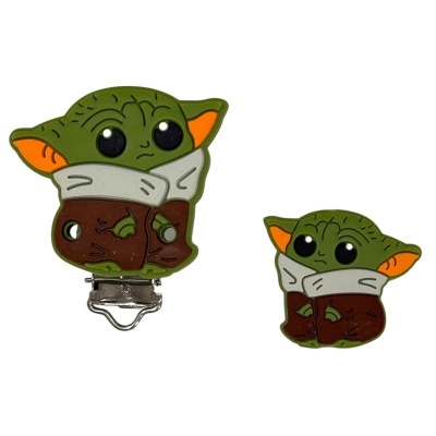 Acessórios de silicone em forma de personagem verde com roupa castanha e gola cinzenta
