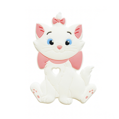 Brinquedo ou acessório de gato branco com laço cor-de-rosa e corte em forma de coração no peito