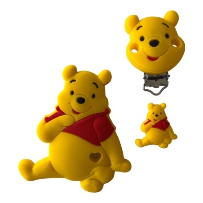 Brinquedo de silicone amarelo com vermelho na forma do urso Pooh com clip