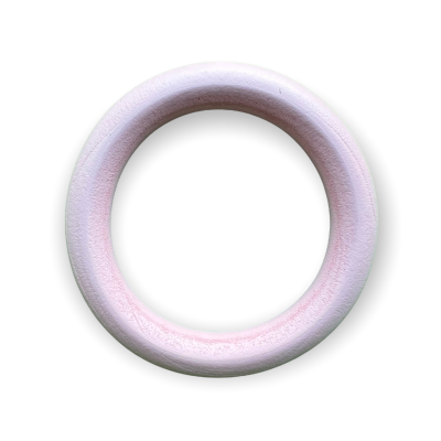 Argola circular branca de madeira com textura rústica