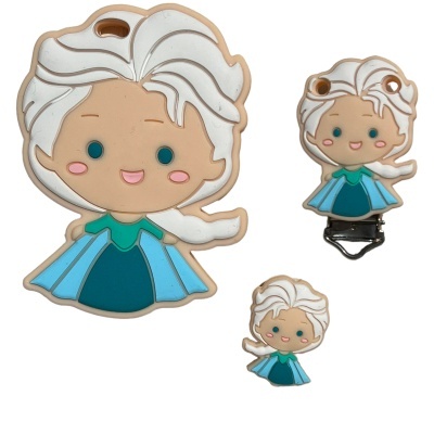 Três acessórios em silicone com personagem feminina de cabelos brancos e vestido azul