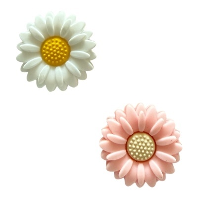 Dois broches de flores em branco e rosa com centro texturizado