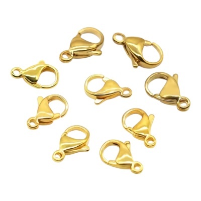 Conjunto de fechos de lagosta dourados para bijuteria sobre fundo branco