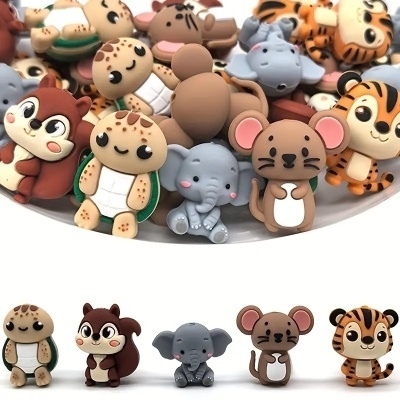 Brinquedos macios em forma de tartaruga, esquilo, elefante, rato e tigre coloridos