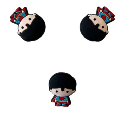 Três figuras de borracha ou plástico em estilo cartoon contra fundo branco