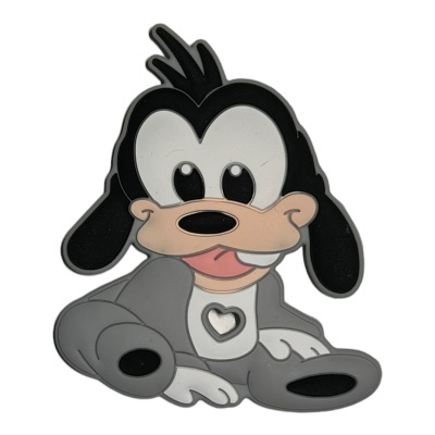 Brinquedo de pelúcia de cão cinza e preto com olhos grandes e coração no peito