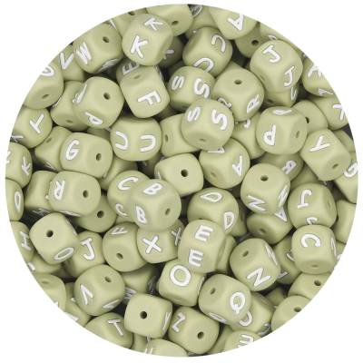 Contas cúbicas verde-oliva com letras brancas e buraco central