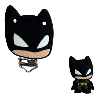 Dois produtos de borracha macia do Batman, um clipe e uma figura pequena