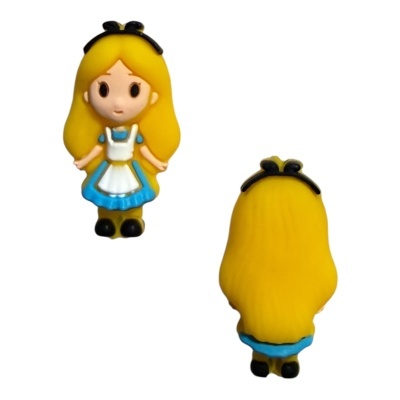 Figuras de borracha da personagem Alice num vestido azul com avental branco e cabelo amarelo.