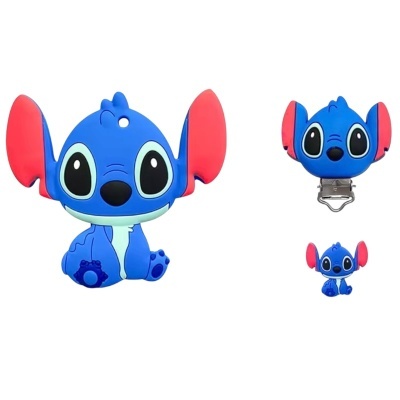 Acessórios de silicone azuis em forma do personagem Stitch com orelhas vermelhas e olhos grandes pretos e brancos.