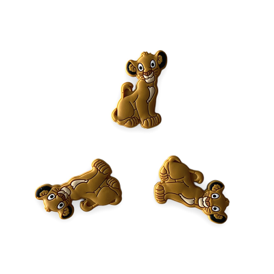 Pins de Simba em metal pintado, fundo branco