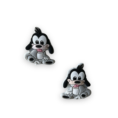 Dois pins em forma de cão cartoon sentado, cores preta, branca e cinza