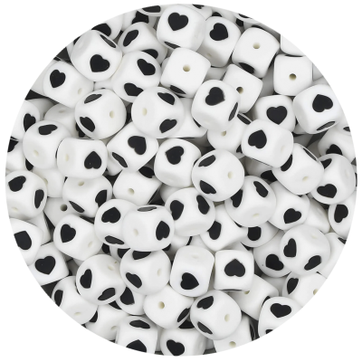 Contas cúbicas brancas com corações pretos e orifício central