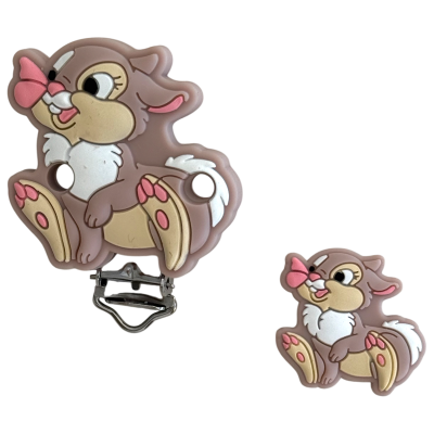 Acessórios em forma de coelho castanho e bege com nariz rosa