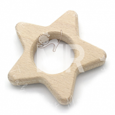 anel de madeira em forma de estrela clara sobre fundo branco