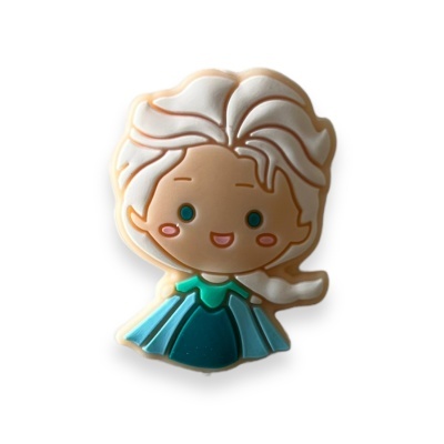 Broche cartoon personagem feminina cabelo branco vestido azul