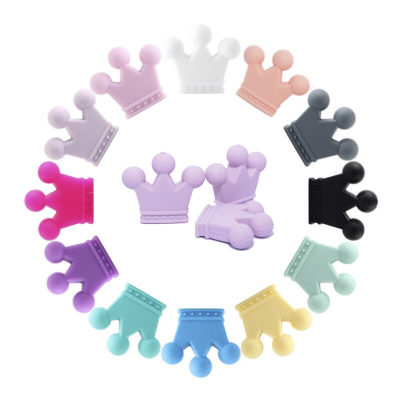 Doze coroas coloridas em círculo sobre fundo branco