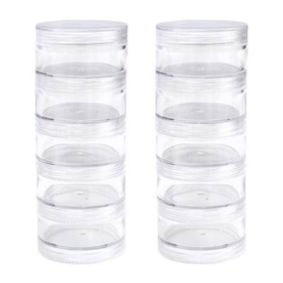 Dois organizadores plásticos transparentes empilháveis com quatro compartimentos cada