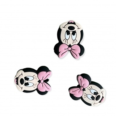 Três ímanes da Minnie Mouse com laços rosa sobre fundo branco