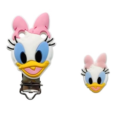 Conjunto com dois acessórios infantis com rosto da personagem Daisy em silicone e metal