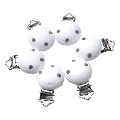 Cinco presilhas redondas brancas com pontos cinzentos e fechos metálicos