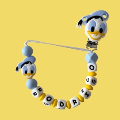 Prendedor de chucha com contas azuis, brancas e amarelas e personagem Donald Duck