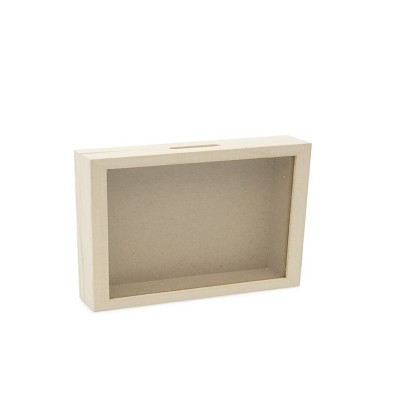 Caixa de madeira clara com fundo cinzento e ranhura no topo para moedas.