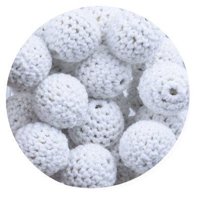 Bolas brancas tricotadas com textura de malha.