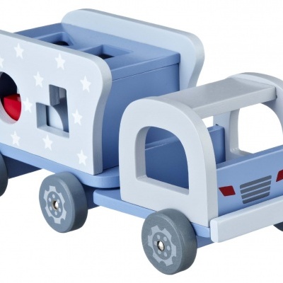 Carrinho de brinquedo de madeira azul com estrelas brancas e detalhes vermelhos
