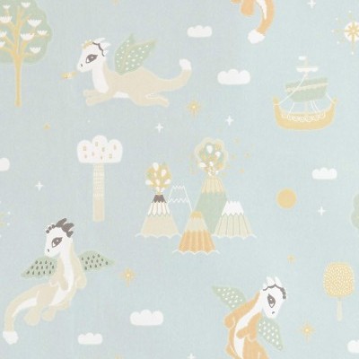 Tecido infantil azul claro com padrão de cavalos alados e elementos da natureza.