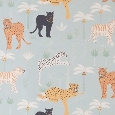 Papel de parede com padrão repetitivo de animais selvagens em fundo azul claro