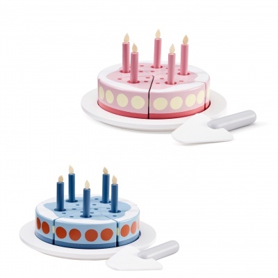 Conjunto de bolos de madeira rosa e azul com velas e base branca