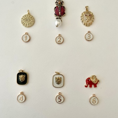 Seis pendentes variados em fundo branco, numerados de 1 a 6.