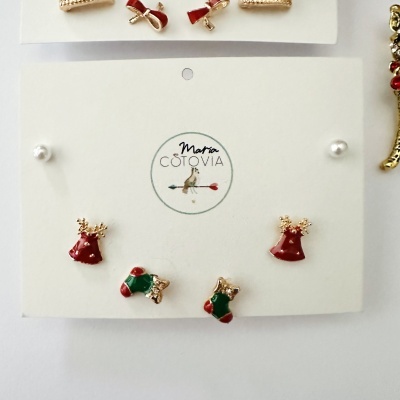 Conjunto de brincos natalícios em cartão branco da Maria Cotovia com símbolos vermelhos e verdes