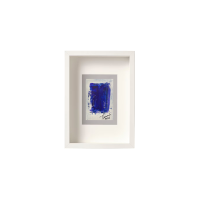 Quadro decorativo branco com pintura azul abstrata