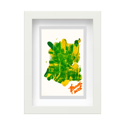 Quadro com pintura abstrata verde e amarelo em moldura branca