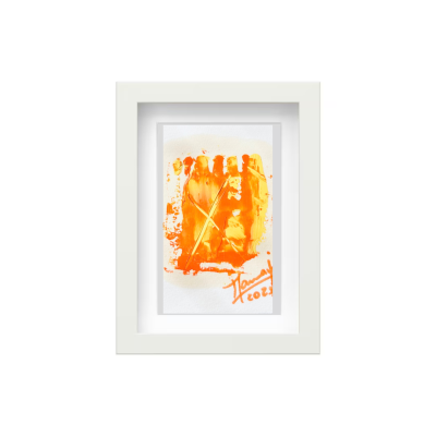 Pintura abstrata laranja e amarelo em quadro branco