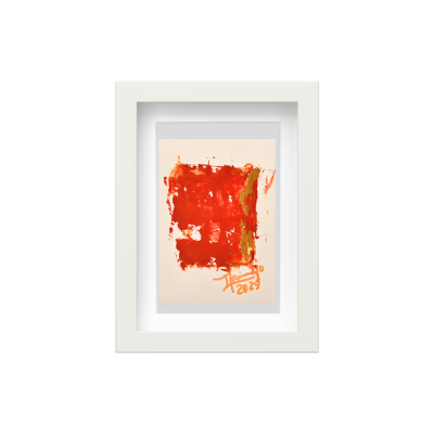 Quadro com pintura abstrata em vermelho e dourado em moldura branca