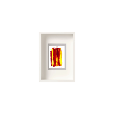 Quadro abstrato vermelho e amarelo com moldura branca